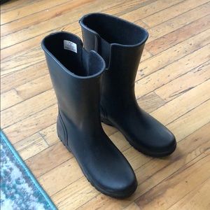 Sorry Top-sided Black Rainboots LIKE NEW!